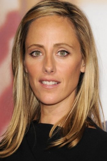 How tall is Kim Raver?